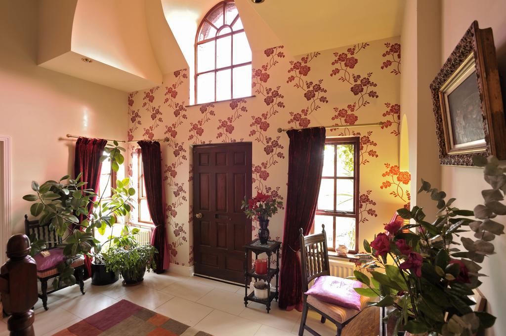 Pinewood Lodge Guest House โอมากห์ ภายนอก รูปภาพ