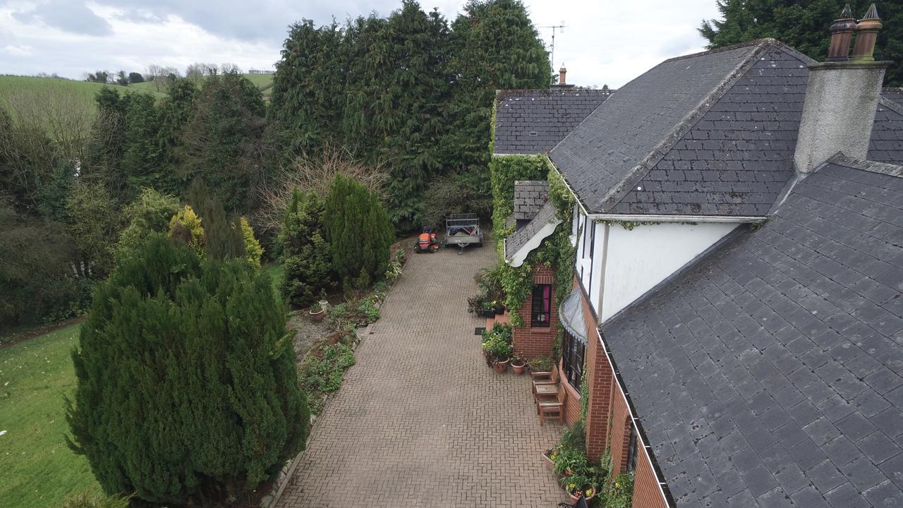 Pinewood Lodge Guest House โอมากห์ ภายนอก รูปภาพ